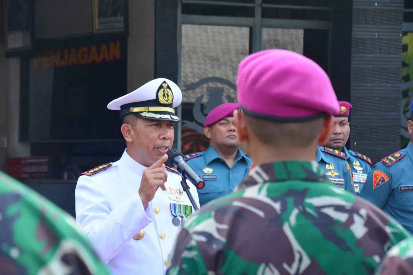 DANMENBANPUR 1 MARINIR LAKSANAKAN TRADISI UPACARA SERAH TERIMA TAMTAMA ...