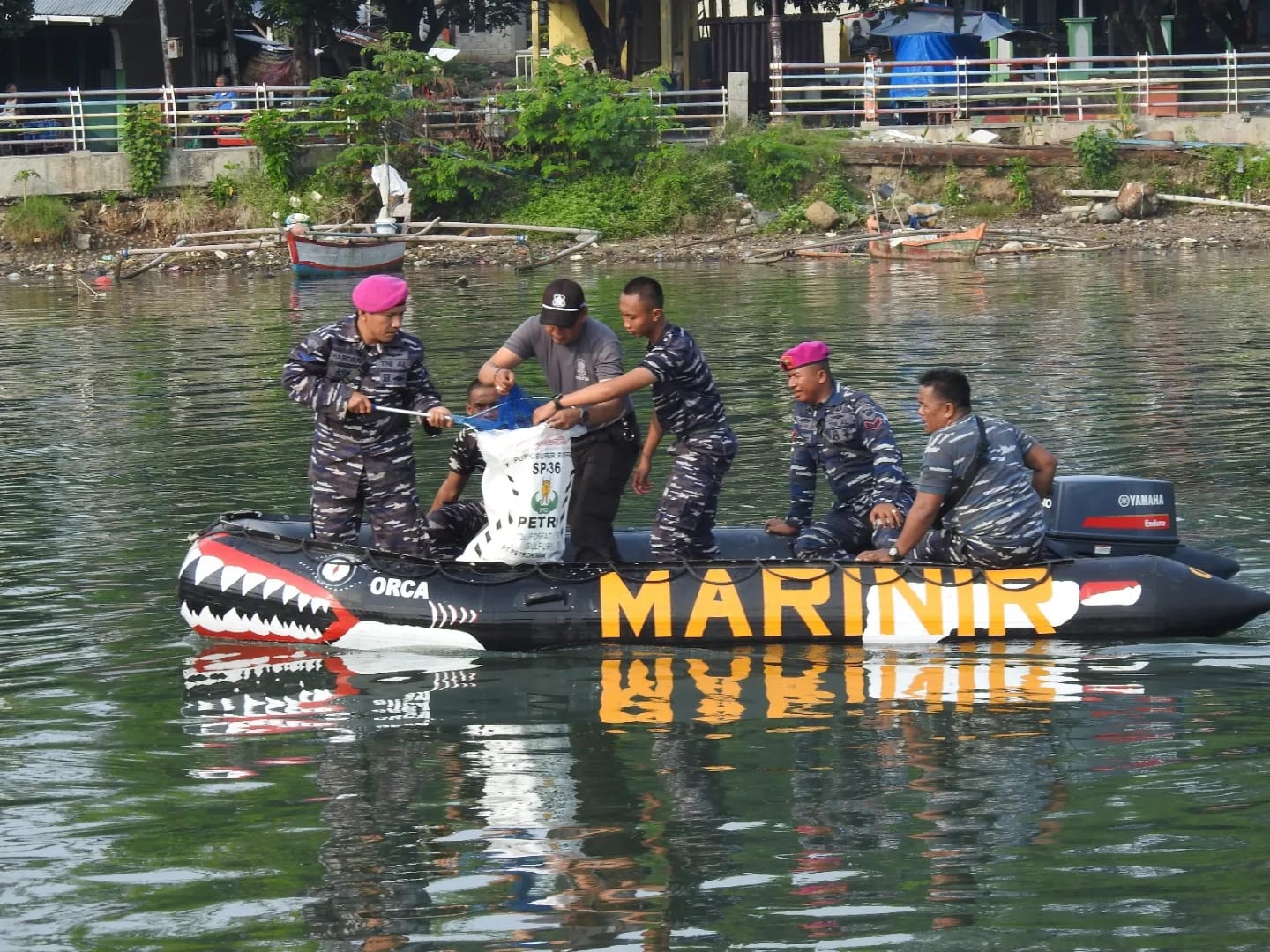 PRAJURIT YONMARHANLAN II IKUTI KEGIATAN PROGRAM KALI BERSIH NASIONAL ...