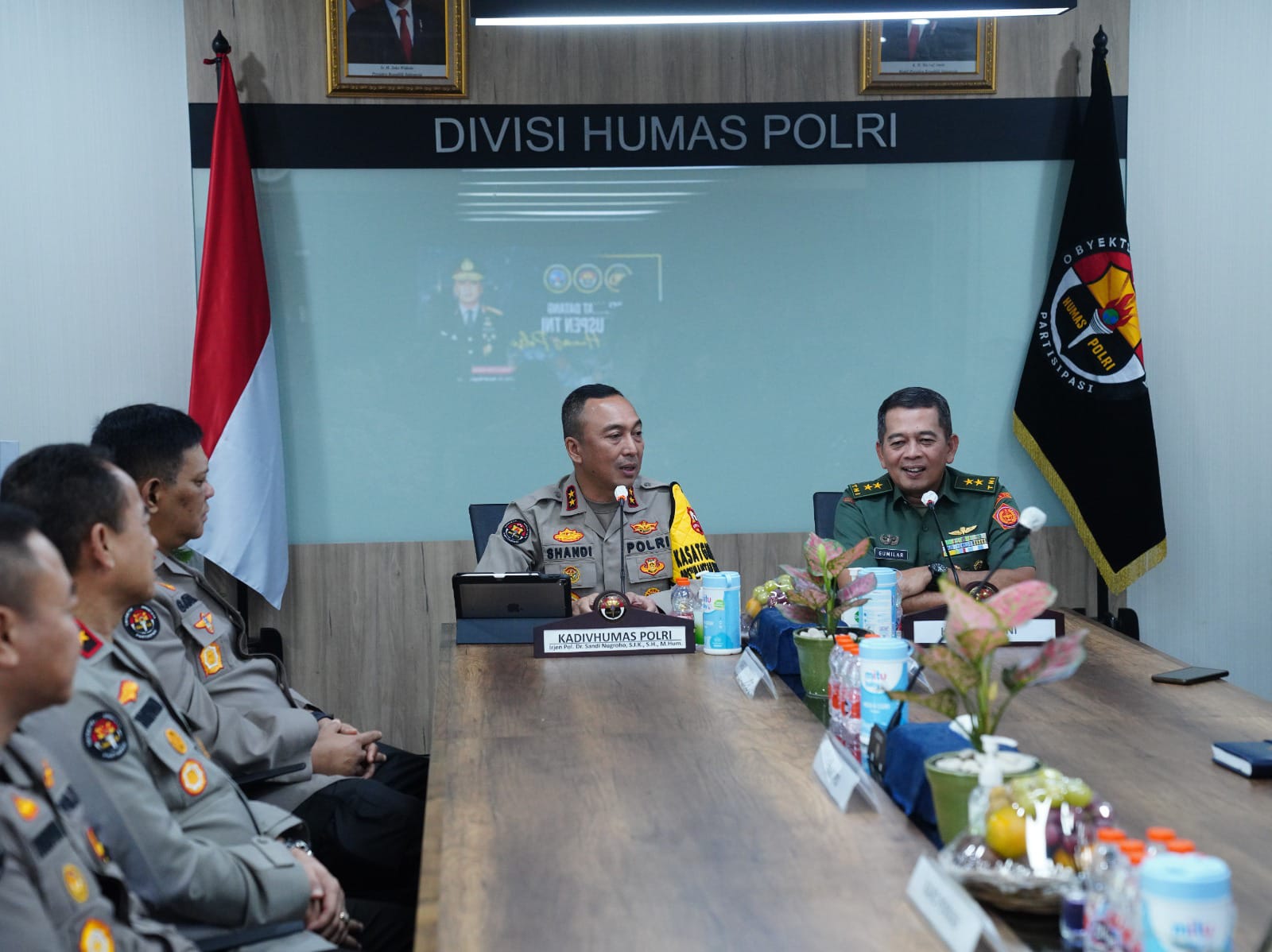 Kapuspen TNI Kunjungi Divisi Humas Polri Perkuat Sinergitas