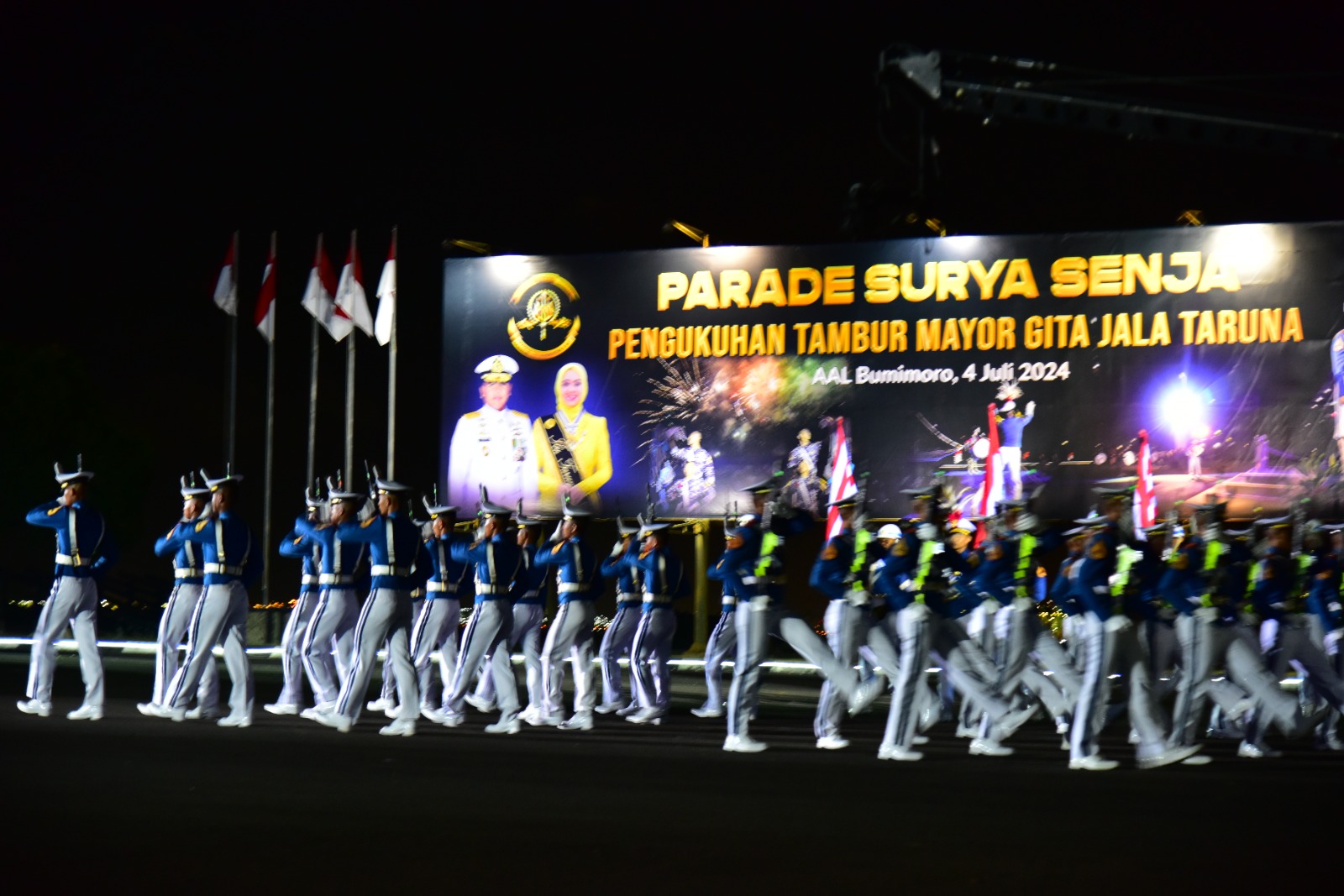 Pangkoarmada II Hadiri Parade Surya Senja dan Penyerahan Jabatan Tambur Mayor GS Gita Jala Taruna AAL