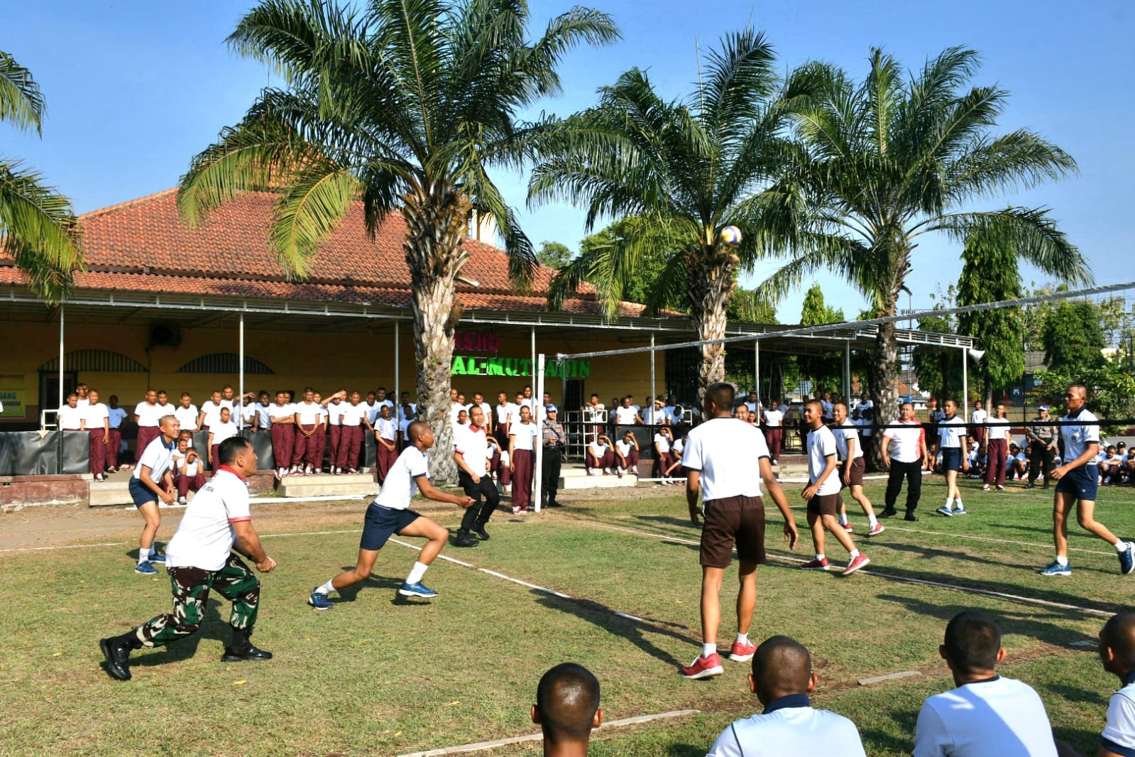 Kodiklatal Bersama SPN Polda Jatim Mojokerto Bangun Kekompakan Melalui Integrasi Siswa Dikmaba TNI AL-Polri