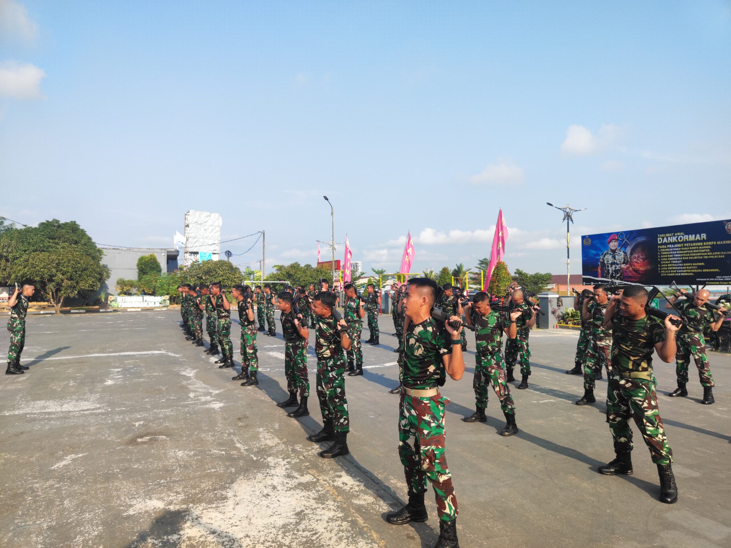 Prajurit Yonmarhanlan IV Laksanakan Senam Senjata