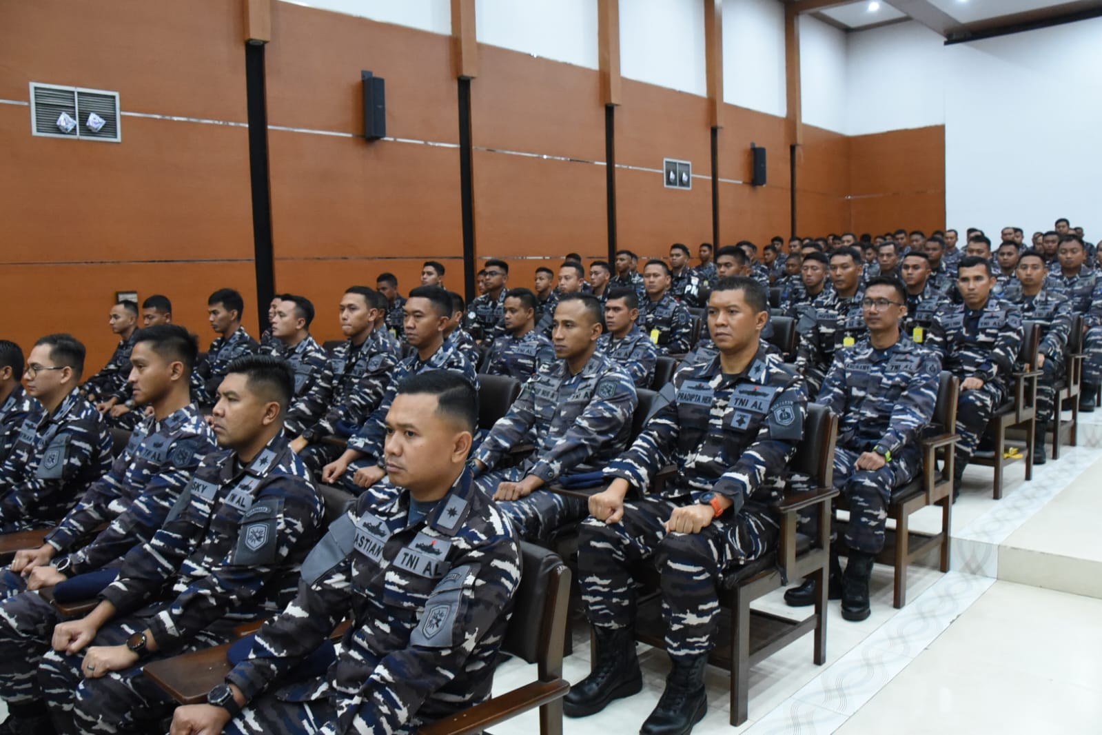 Dankodikopsla Kodiklatal Hadiri Penutupan Pelatihan Transition to Trained Trainers TNI AL