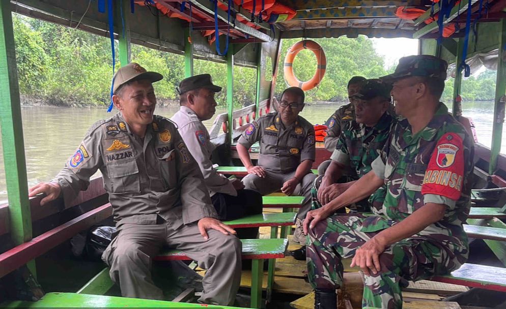 Jaga Kelestarian Hutan Mangrove, Tiga Pilar Sukolilo Rutin Lakukan Patroli