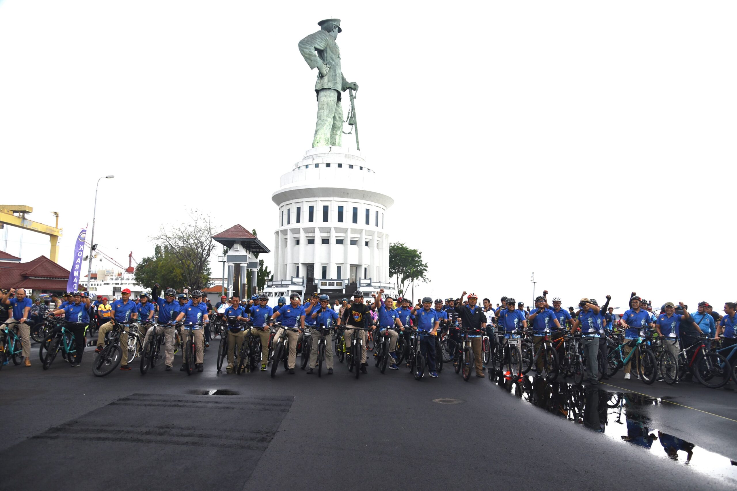 Ramaikan Rangkaian Hari Armada Tahun 2024, Dankodiklatal Ikuti Sunset Funbike