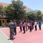 Babinsa Koramil 0831/07 Tenggilis Mejoyo Latih PBB Pelajar SMPN 39 Surabaya