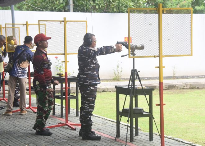 Asah Kemampuan Menembak, Pangkoarmada II Tegaskan Pentingnya Disiplin Penggunaan Senjata