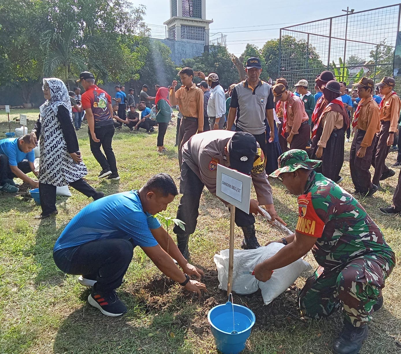 Bersatu Dengan Alam, Kodim 0831Surabaya Timur Gelar Aksi Tanam Pohon