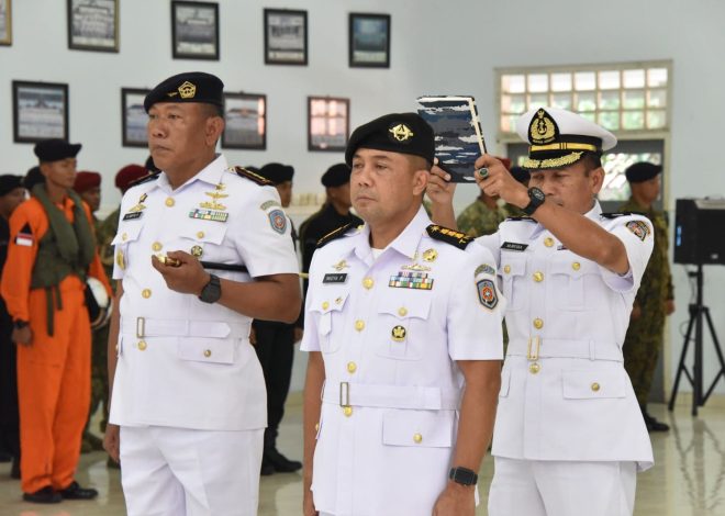 Kolonel Laut (P) Widya Poerwandanu Terima Tongkat Komando Danpusdiksus Kodikopsla