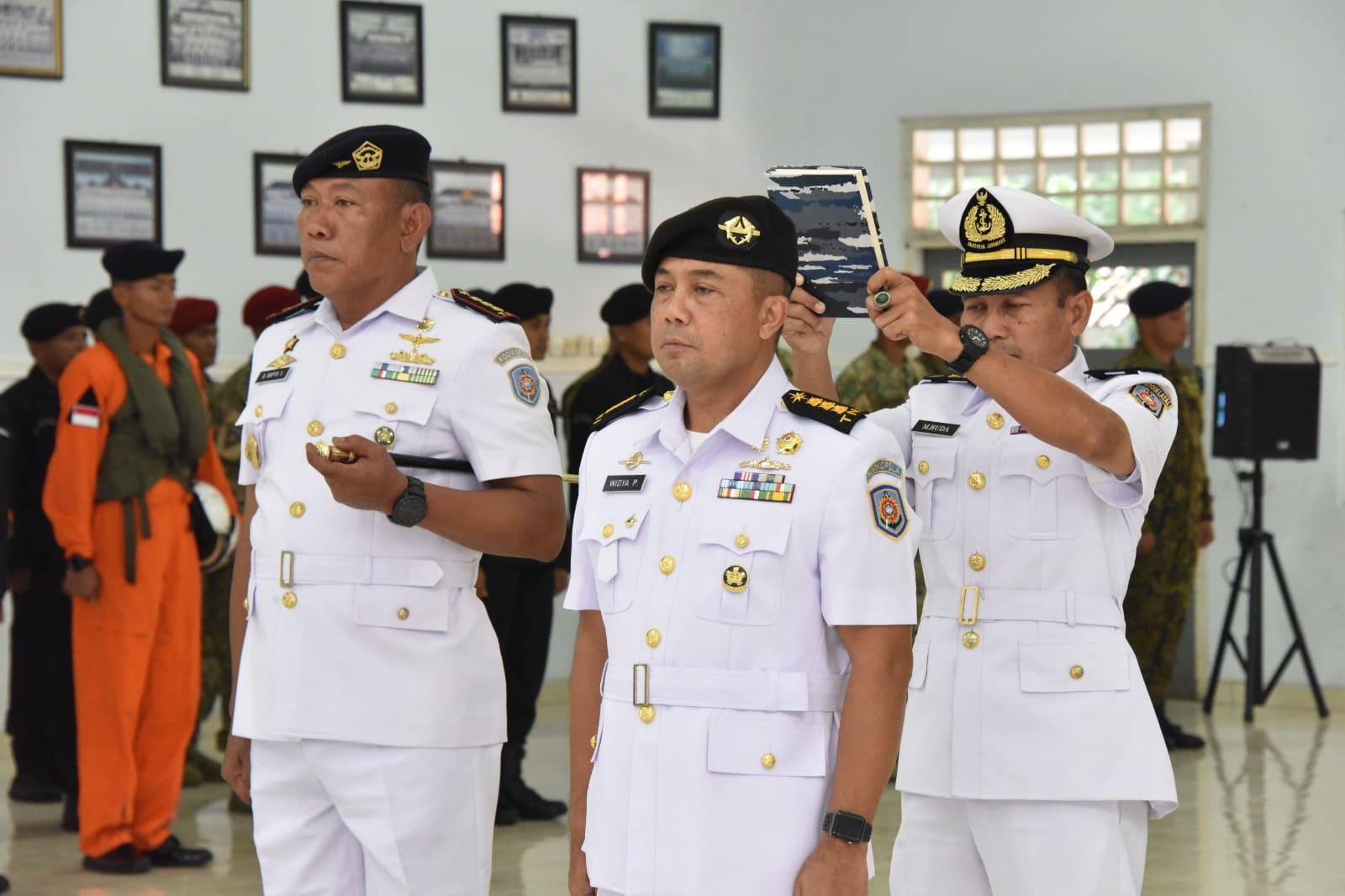 Kolonel Laut (P) Widya Poerwandanu Terima Tongkat Komando Danpusdiksus Kodikopsla