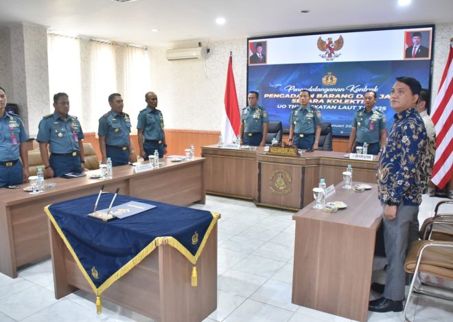 Kodiklatal Ikuti Penandatanganan Kontrak Pengadaan Barang dan Jasa Secara Kolektif UO TNI AL TA. 2025   