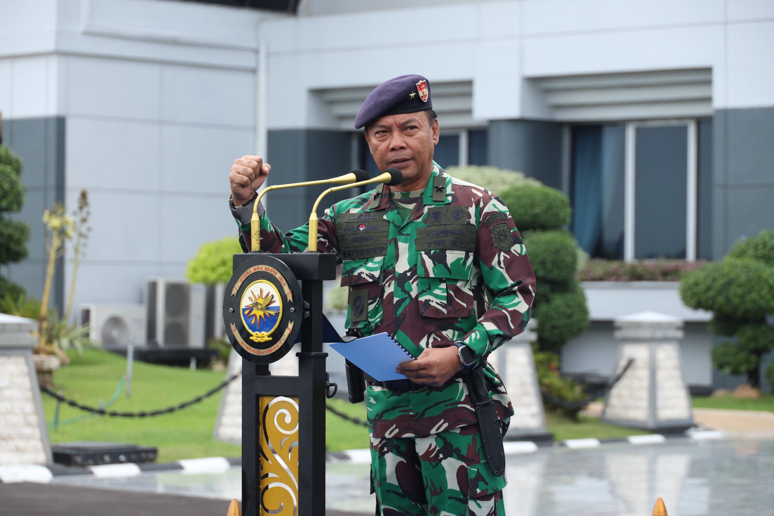 Sampaikan Pesan Panglima TNI Kepada Prajurit, Koarmada II Gelar Upacara Bendera 17-an