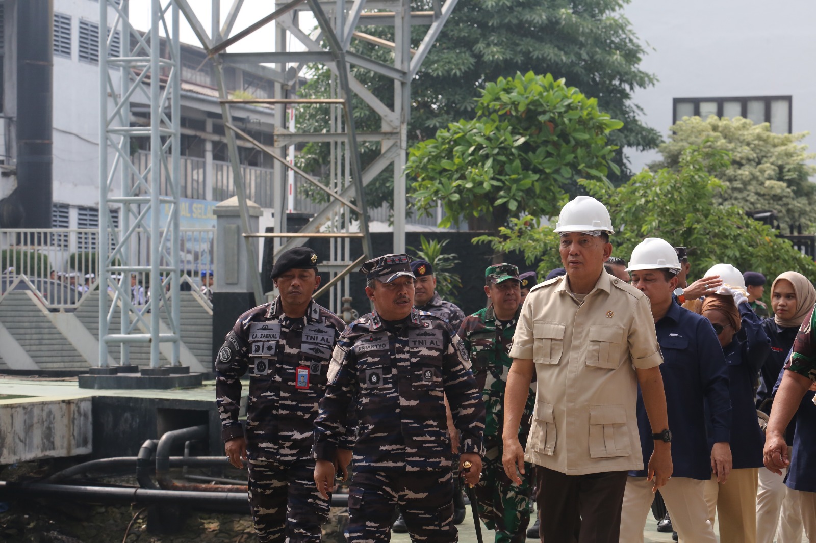 Pangkoarmada II Dampingi Menhan RI Tinjau Proyek Strategis Pertahanan di Surabaya