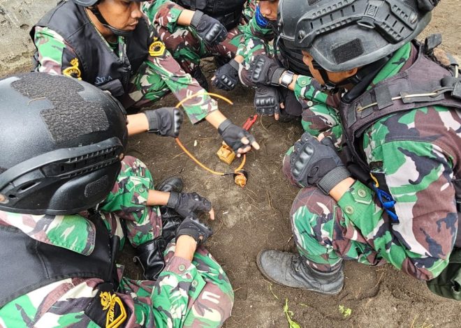 Pertajam Kemampuan Tempur, Siswa Bintara dan Tamtama Kodiklatal Lattek Menembak Artileri dan Demolisi