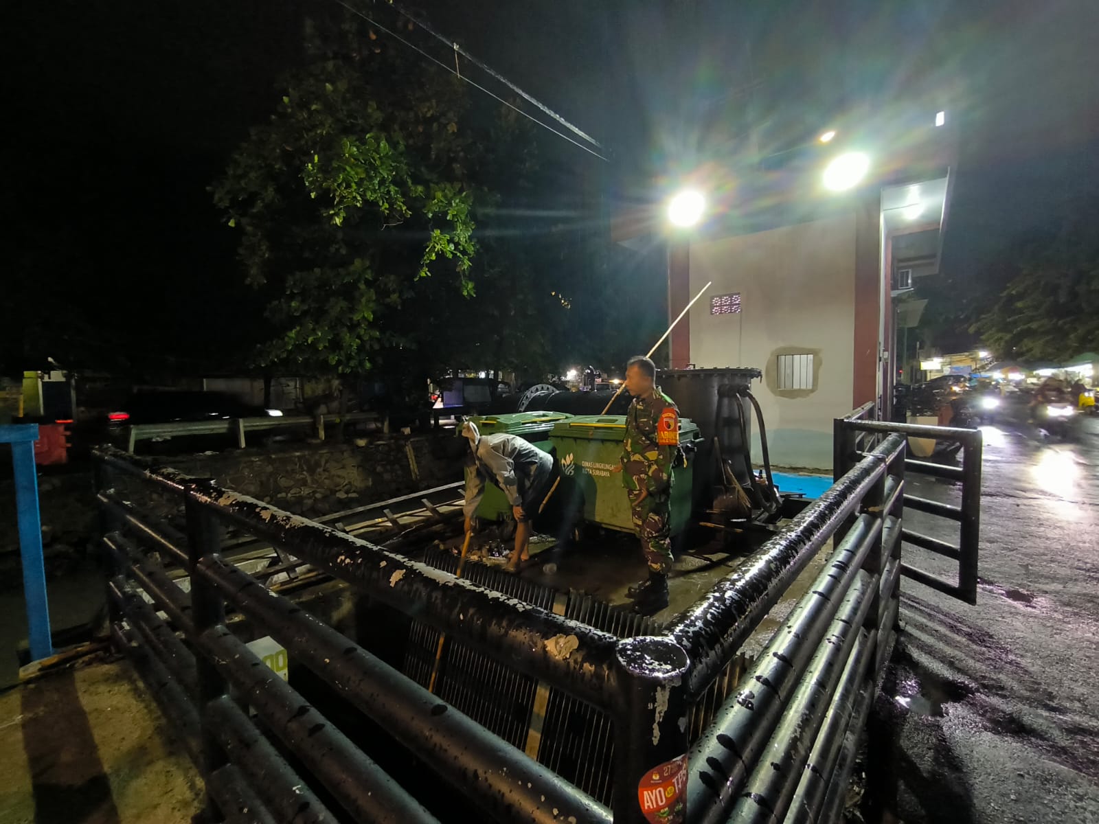 Antisipasi Banjir, Babinsa Tambaksari Pastikan Rumah Pompa Gersikan Siaga