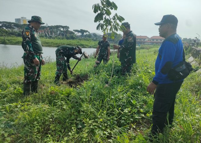 Hijaukan Lingkungan, Koramil Lakarsantri Bersama Komponen Pemerintah Lakukan  Penanaman Pohon