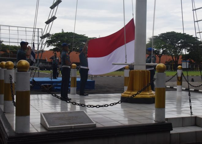 Tunjukkan Semangat Cinta Tanah Air, Dirum Kodiklatal Pimpin Upacara Bendera 