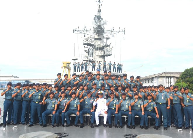 Komandan KRI YOS-353 Lepas Prajurit Terbaiknya Dengan Upacara Wisuda Purna Tugas