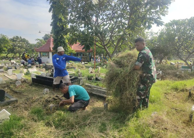 Merajut Kebersamaan, Babinsa Siwalankerto Bersama Masyarakat Gelar Kerja Bakti