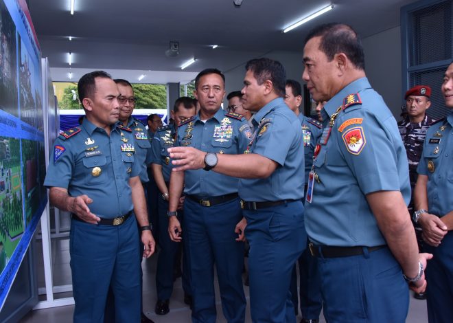 Dankodiklatal Dampingi Kasal Resmikan Sarpras TNI AL di Pasiran Surabaya