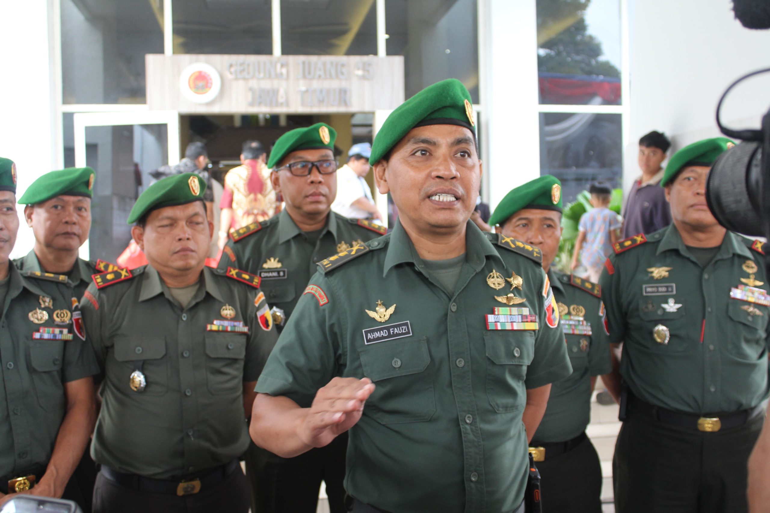 Wakili Dandim, Kasdim 0830/Surabaya Pimpin Upacara Pengukuhan Sekolah Berwawasan Kebangsaan