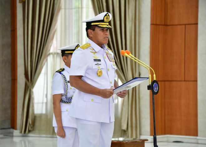 Wujud Regenerasi Kepemimpinan, Dankodiklatal Hadiri Sertijab Pejabat Tinggi TNI AL