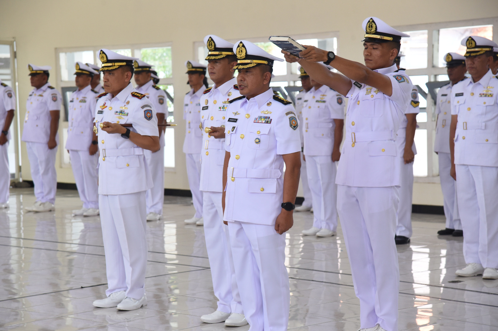 Dankodikopsla Kodiklatal Resmikan Pergantian Dua Komandan Pusdik