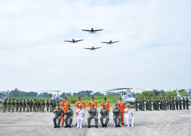 Dankodiklatal Sematkan Brevet Penerbang Kepada Pasis Dikpabang TNI AL Angkatan 28