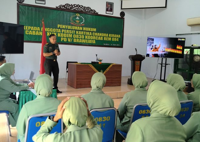 Persit Cabang XLIX Kodim 0830 Terima Penyuluhan Hukum dari Kumdam V/Brawijaya