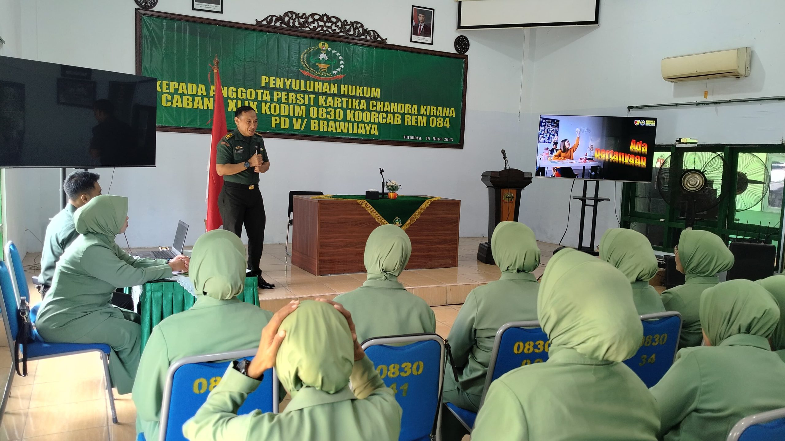 Persit Cabang XLIX Kodim 0830 Terima Penyuluhan Hukum dari Kumdam V/Brawijaya