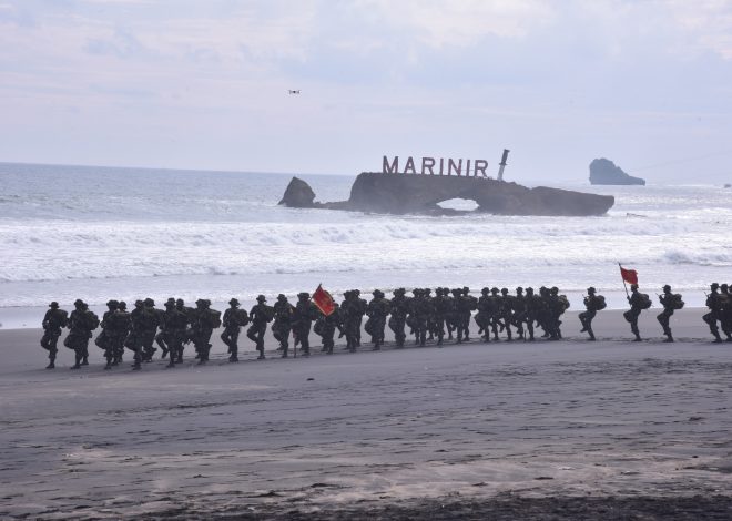 Siap Berjuang Demi  NKRI, Dankodiklatal Bangga Petarung Muda Marinir Kenakan Baret Ungu