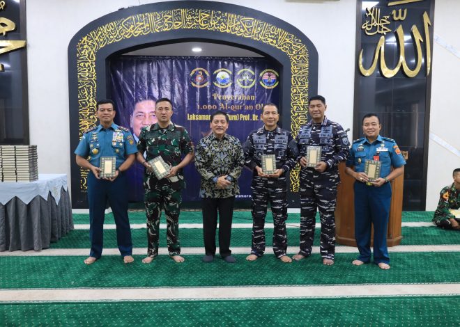 Pangkoarmada II Hadiri Penyerahan 1000 Al-Qur’an Oleh Laksamana (Purn) Prof Marsetio