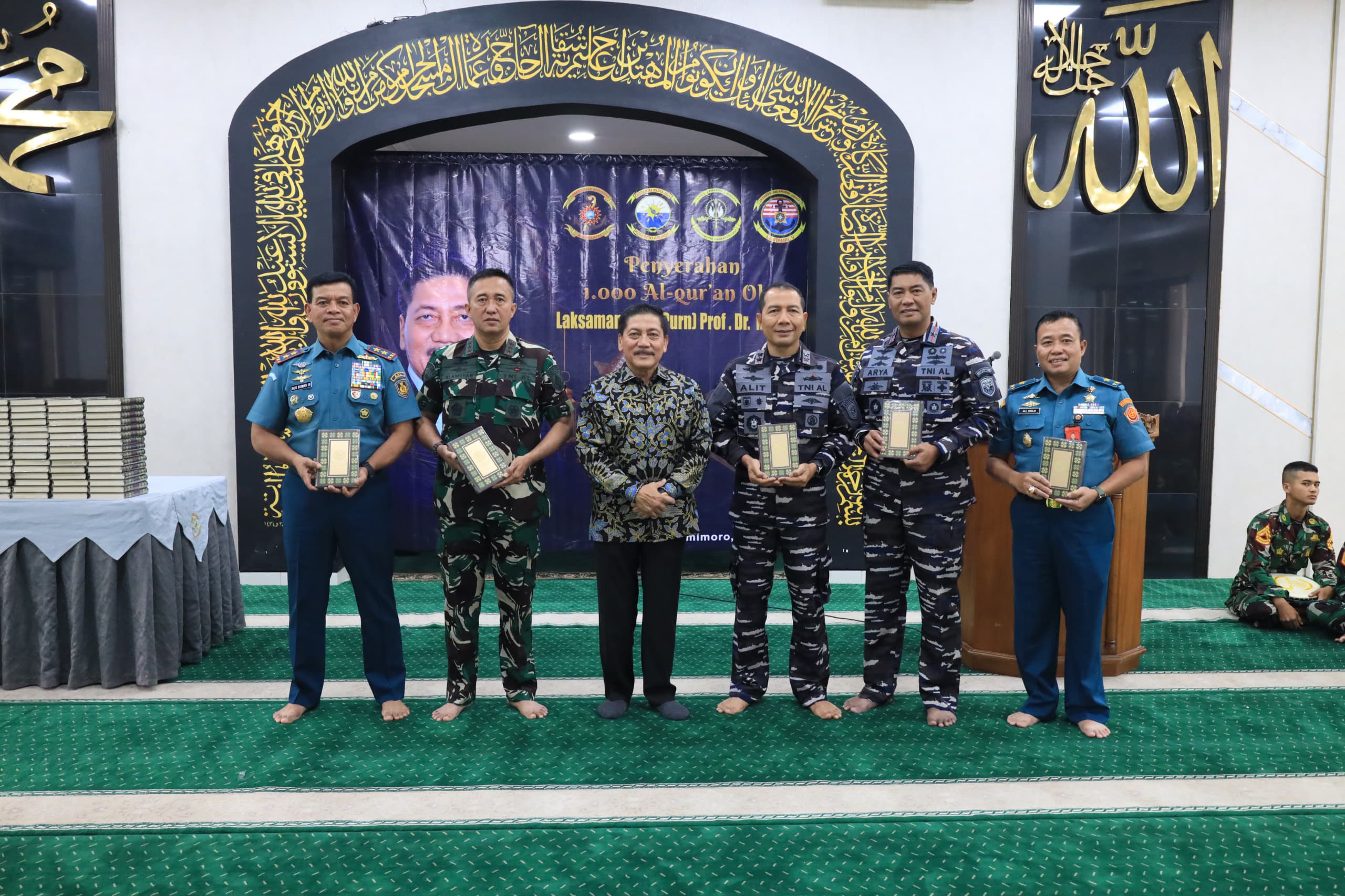 Pangkoarmada II Hadiri Penyerahan 1000 Al-Qur’an Oleh Laksamana (Purn) Prof Marsetio