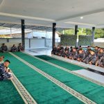 Perkuat Ketakwaan Di Bulan Suci, Dansatdik – 1 Serahkan Wakaf Al-Qur’an dan Alat Sholat