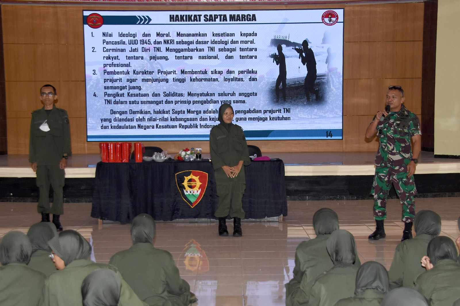 Komandan Brigif 2 Marinir Memberi Bekal Materi Pada Peserta SPPI