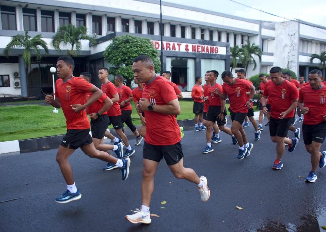 Tingkatkan Kekompakan, Komandan Beserta Seluruh Perwira Brigif 2 Marinir Laksanakan Olahraga Bersama