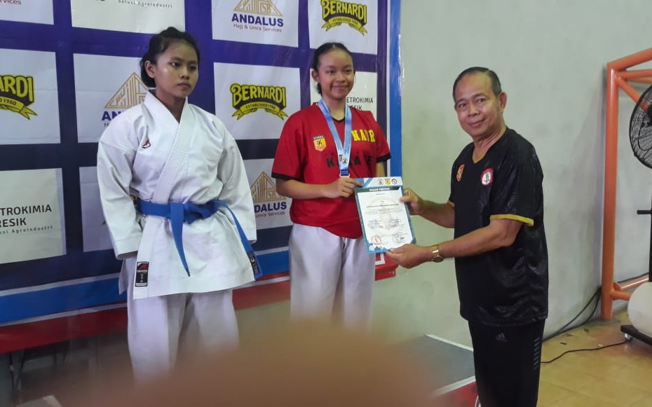 Atlet Karate Putri Junior Yonif 5 Marinir Raih Prestasi Pada Kejurnas Karate Piala Komandan Kodilaktal
