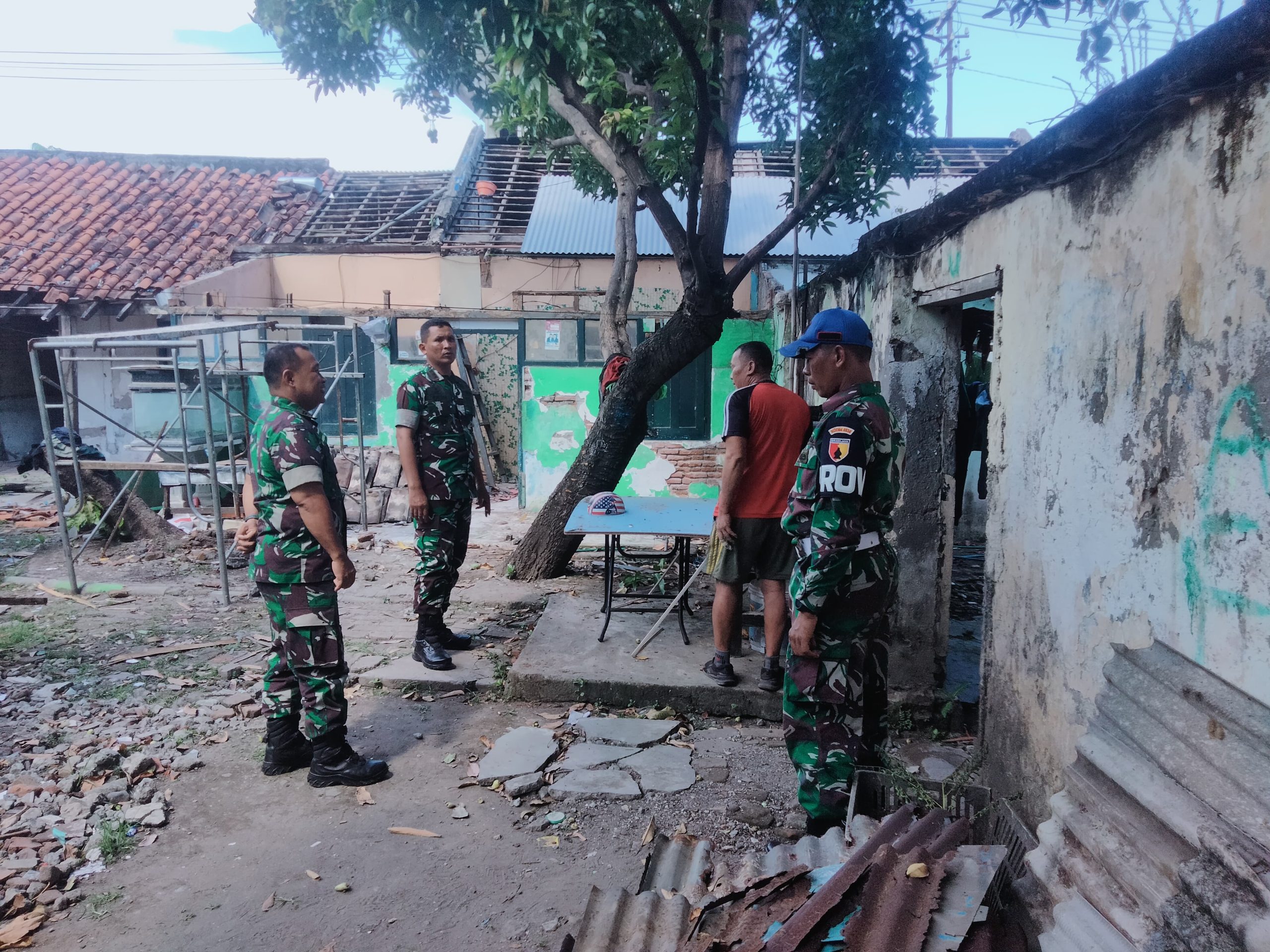 Dandim Surabaya Pastikan Renovasi Rumah Warakawuri di Krembangan Sesuai Standar Kelayakan
