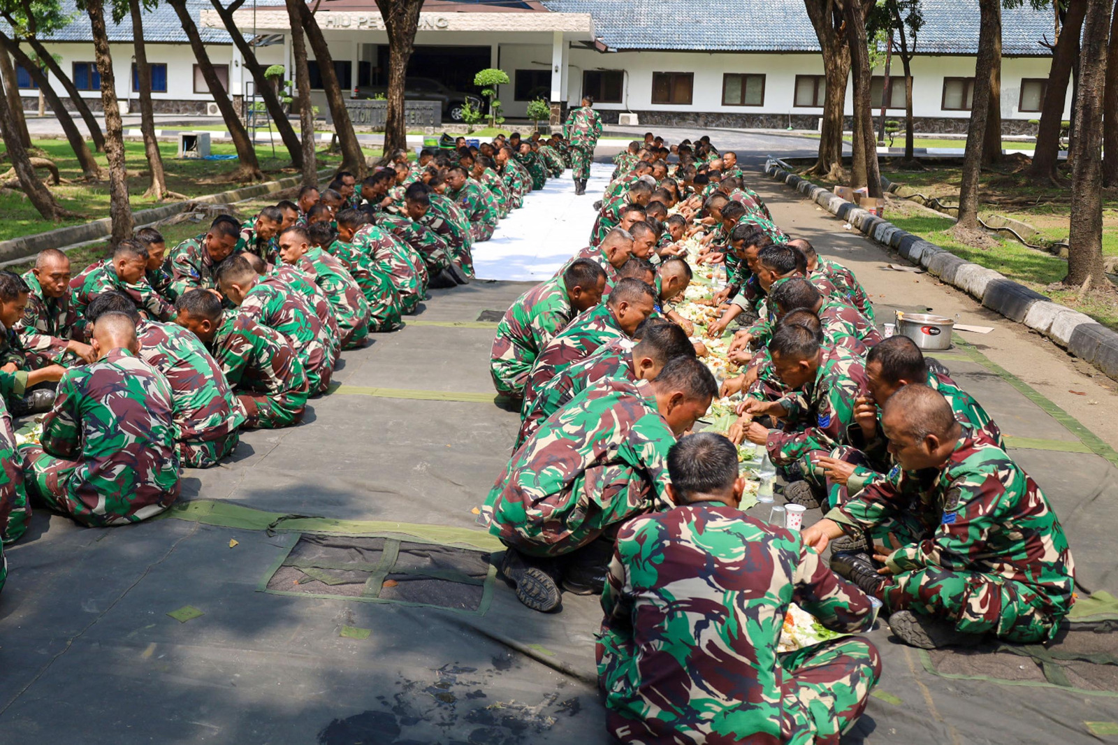 Bangun Soliditas dan Pererat Silaturahmi, Keluarga Besar Hiu Petarung Laksanakan Makan Siang Bersama