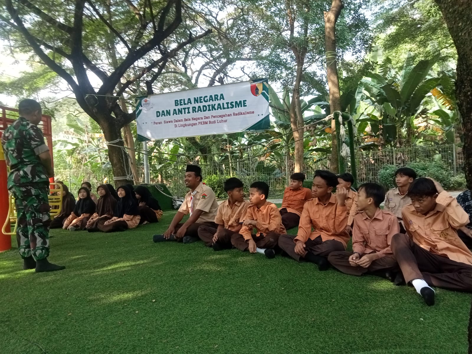 Danramil Benowo Tanamkan Semangat Bela Negara dan Anti Radikalisme di Taman Cahaya Pakal