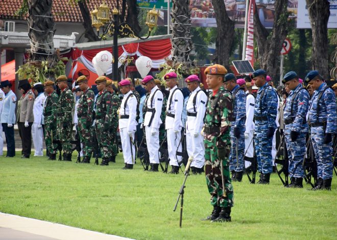 Komandan Brigif 2 Marinir Hadiri  Upacara Di Alun Alun Kab.Sidoarjo