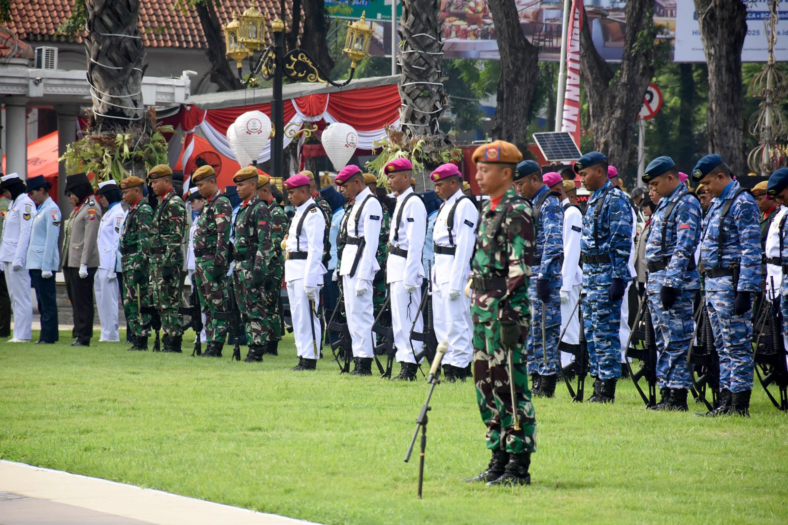 Komandan Brigif 2 Marinir Hadiri Upacara Di Alun Alun Kab.Sidoarjo