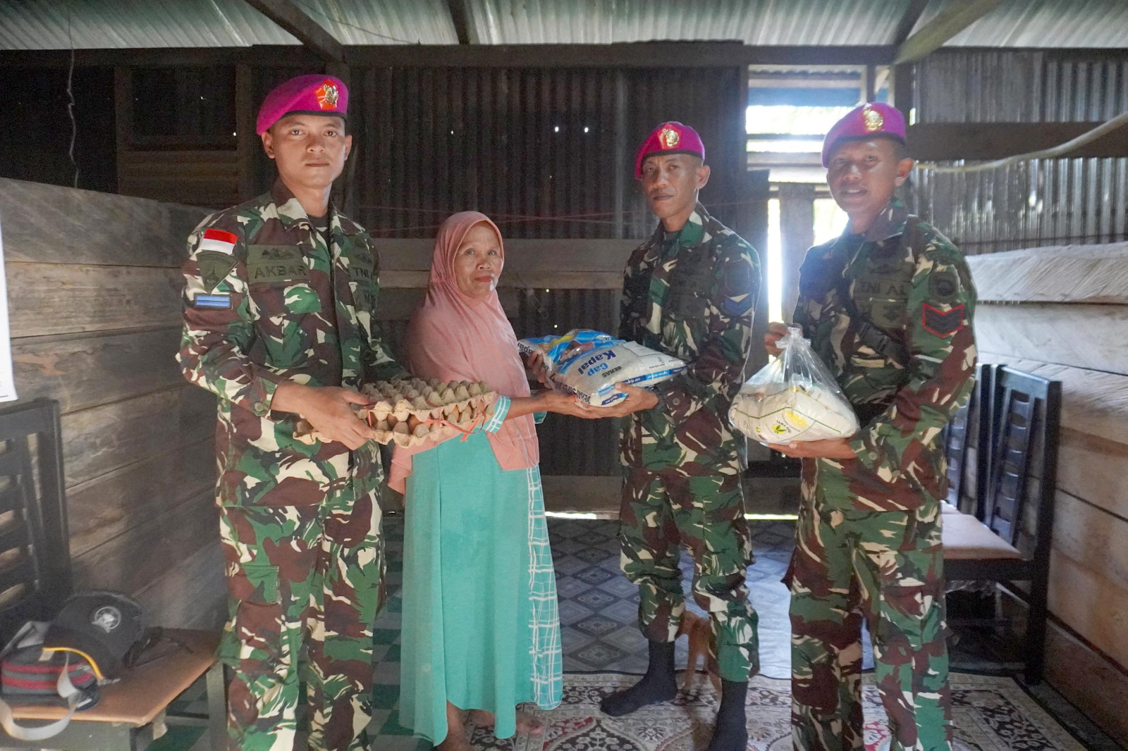 Peduli Terhadap Sesama, Satgasmar Pam Ambalat XXX Bantu Warga Kurang Mampu