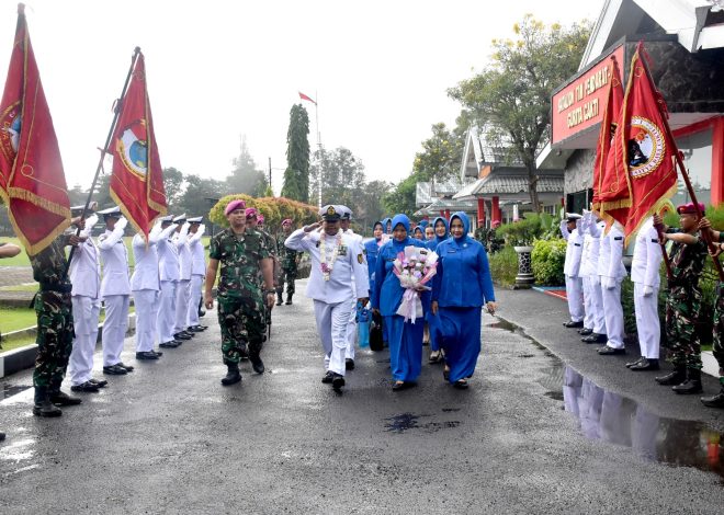 Danyonif 5 Marinir Pimpin Tradisi Pelepasan Purna Tugas Prajurit Gurita Cakti