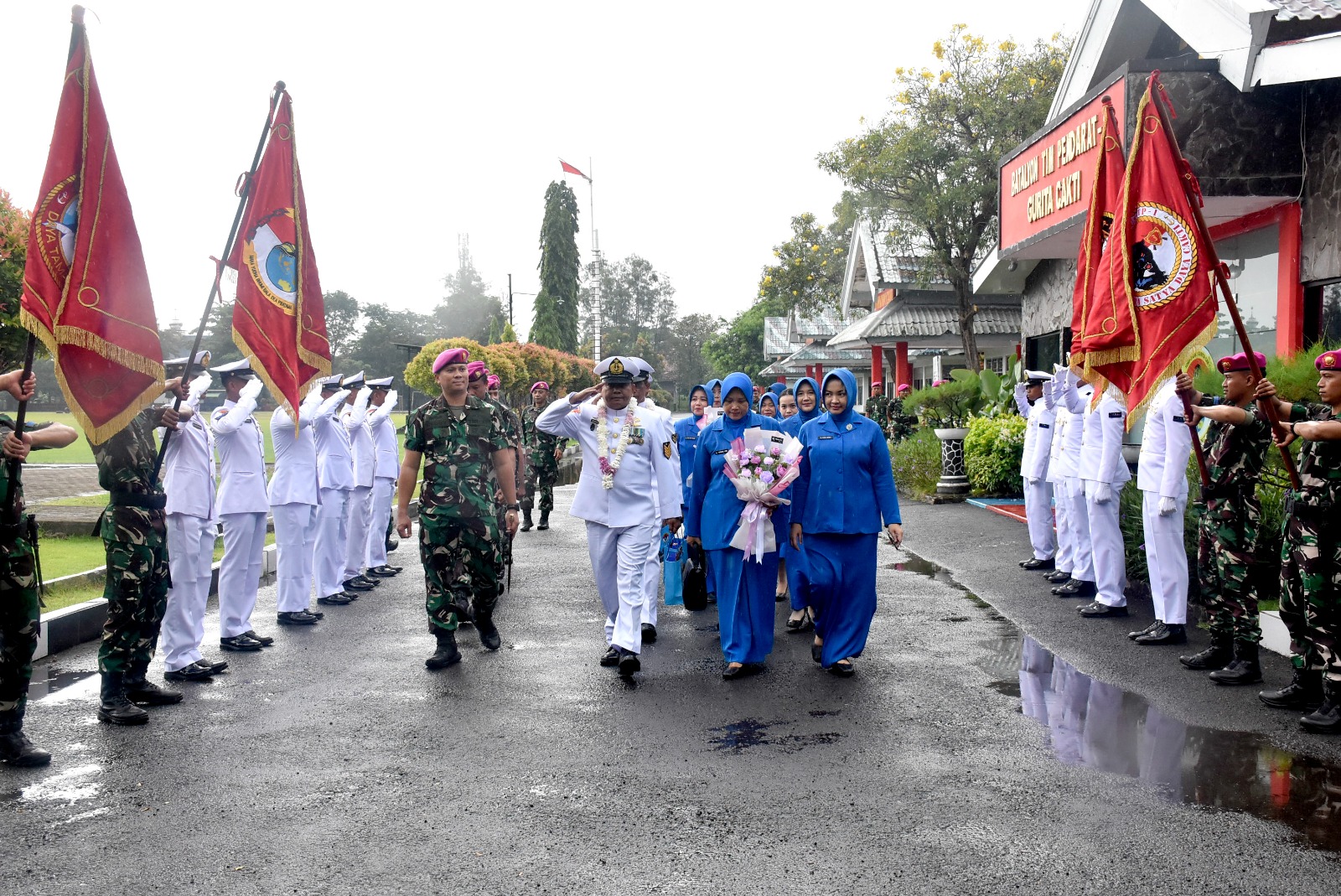 Danyonif 5 Marinir Pimpin Tradisi Pelepasan Purna Tugas Prajurit Gurita Cakti