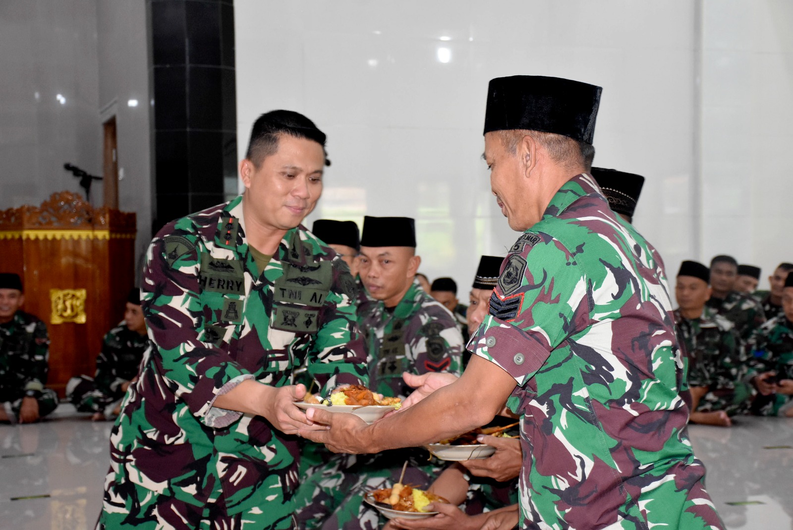 Tingkatkan Keimanan dan Jalin Kebersamaan, Prajurit Yonif 5 Marinir Laksanakan Doa Bersama