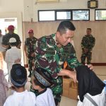 Komandan Beserta Prajurit Yonif 5 Marinir Berikan Santunan Pada Panti Asuhan Langgar Nurul Karimah
