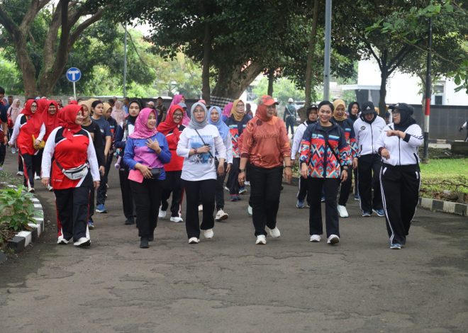 Bakor Jalasenastri Surabaya Gelar Olahraga Bersama di Kodiklatal