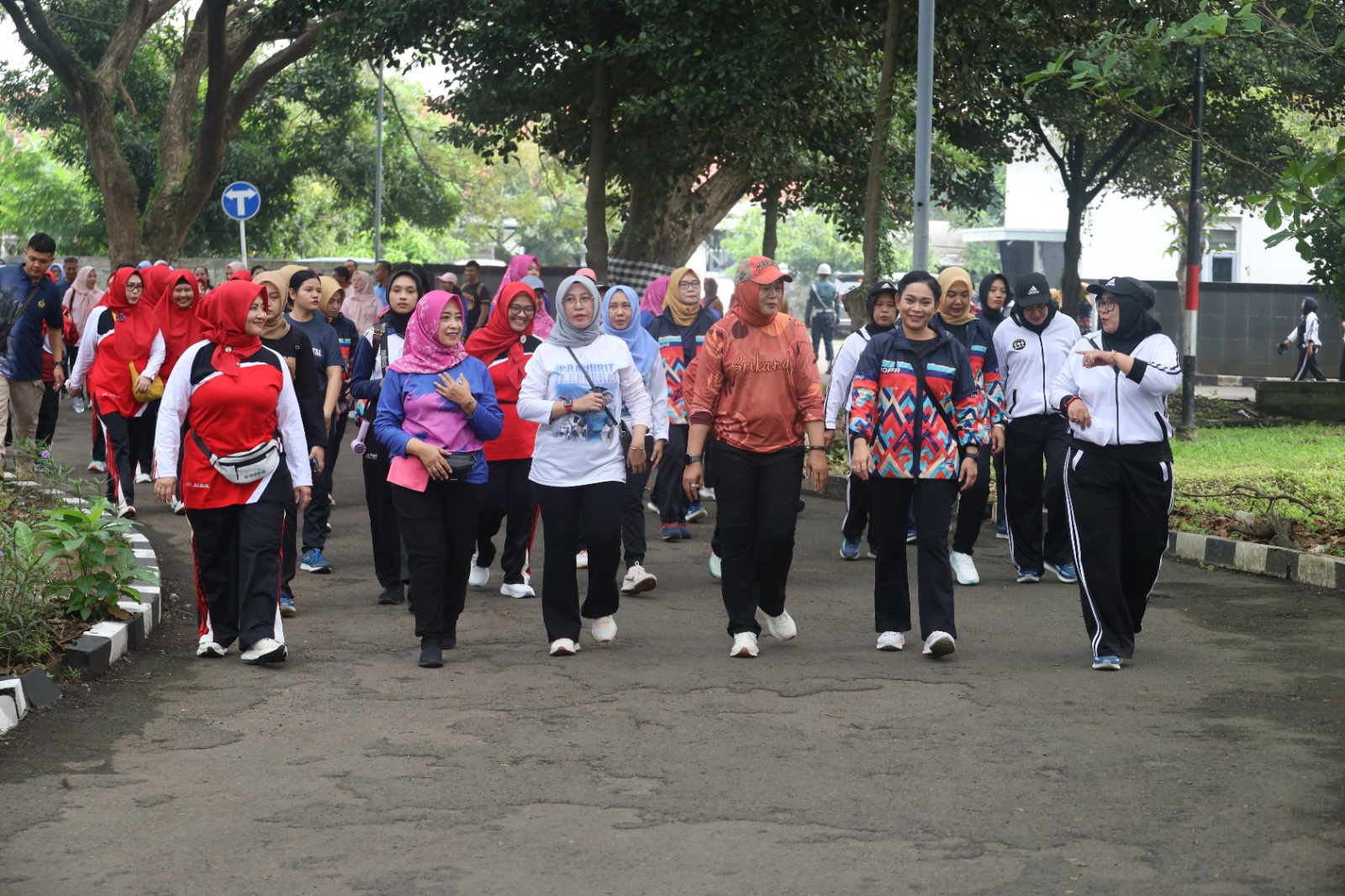 Bakor Jalasenastri Surabaya Gelar Olahraga Bersama di Kodiklatal