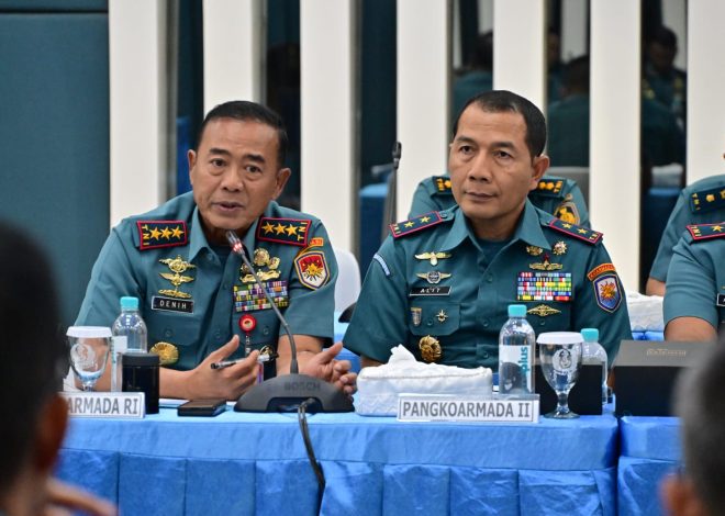 Pangkoarmada II Hadiri Paparan Rencana Kasal Cup Fin Swimming Selat Madura